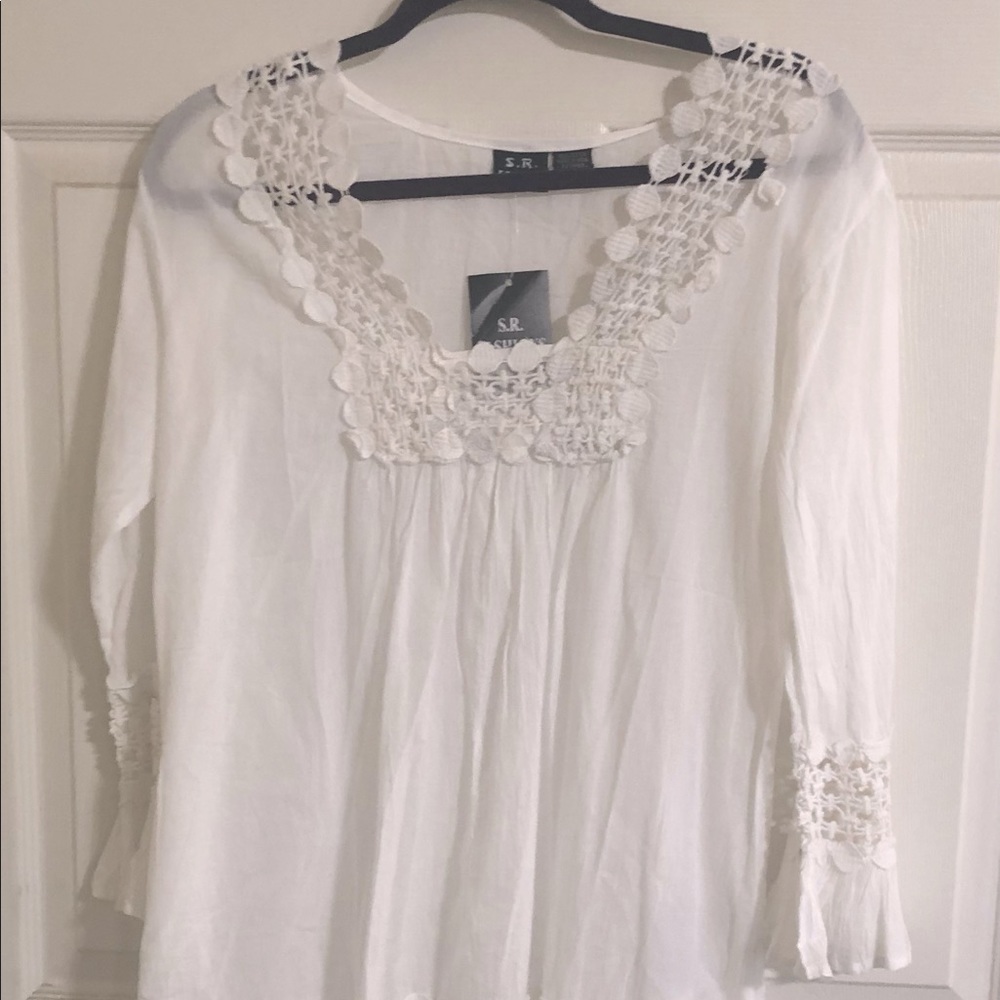White cotton long sleeve tunic.